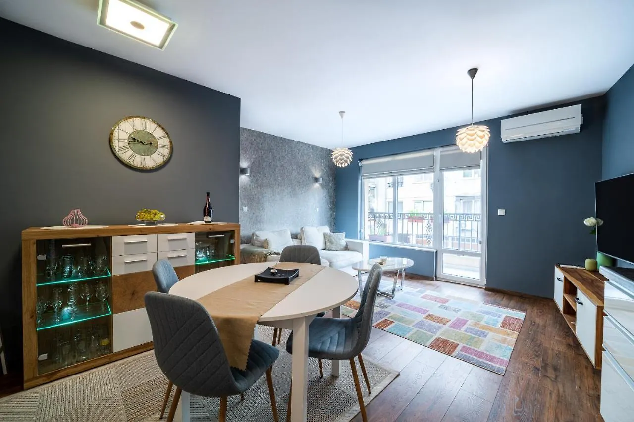 Colibri Central Apartment Varna 0*,